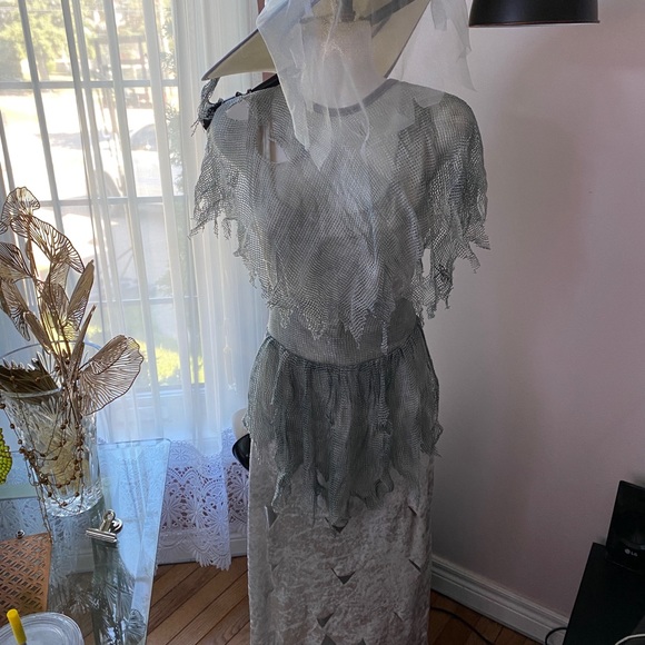 Adult ghostly gal zombie scary Halloween costume one size fits most adults - Picture 12 of 15